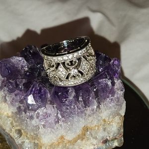 Women's 925 Vintage Cubic Zirconia Cut out Ring. Band at the back is 1mm wide.